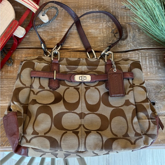 GUC Authentic Coach Purse - Picture 1 of 9